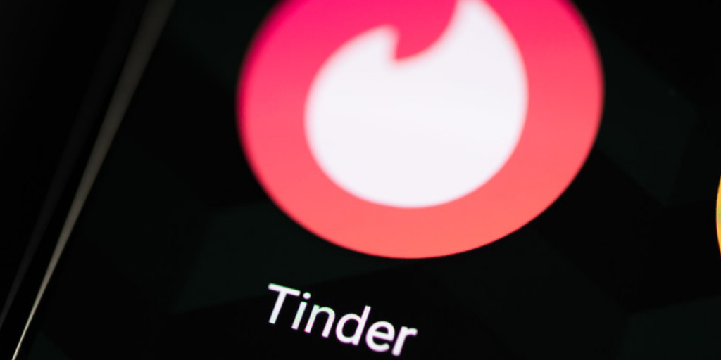 tinder swindler uk