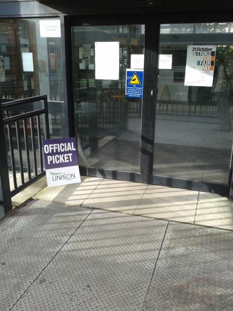 This terrifying picket met would-be scabs during the lecturer strike in Liverpool