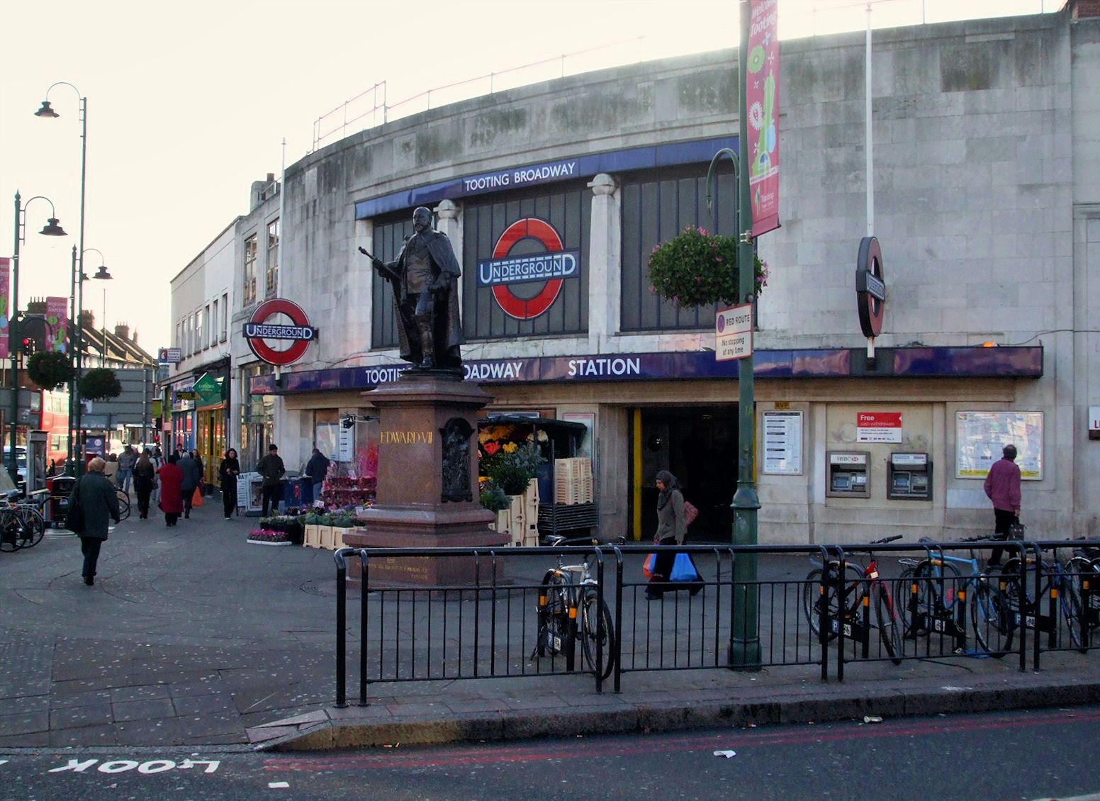 Tooting_Broadway_stn_building
