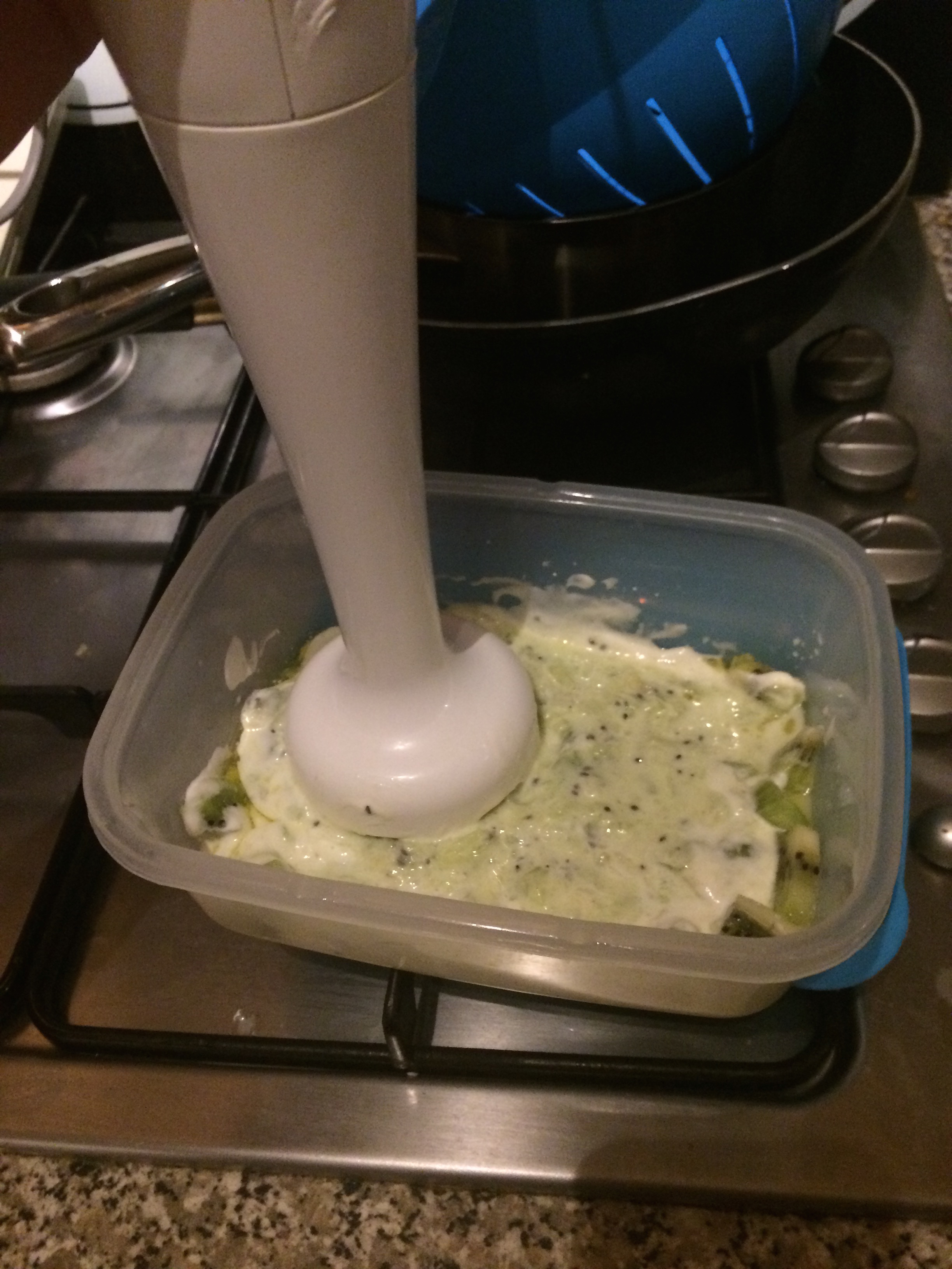 Kiwi with blender
