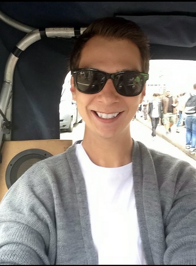 He smokes ten fags a day but paid £100 for these chompers