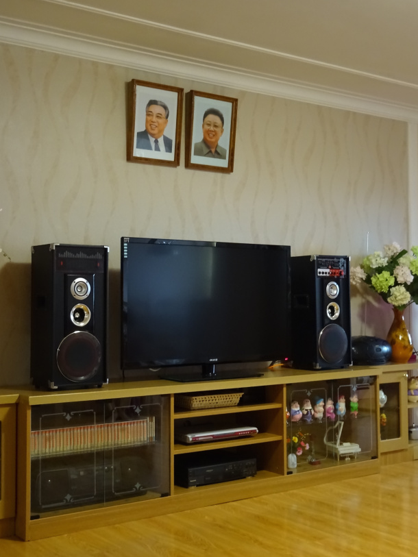 A household tribute to Kim Jong-Il and Kim Jong-Sung