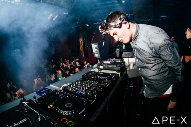 Skream giving it some welly