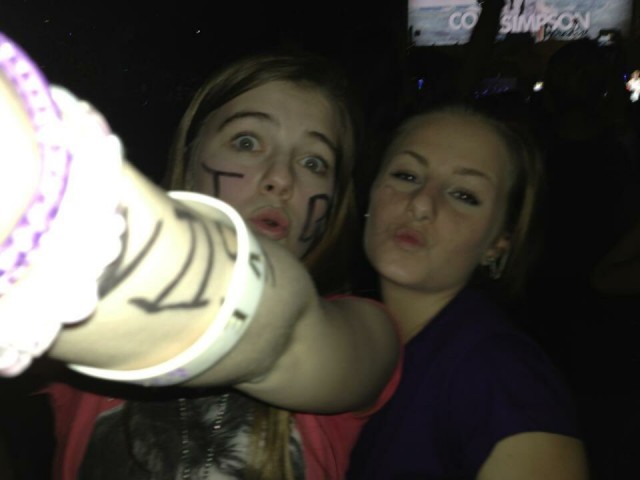 Eloise at a Bieber concert