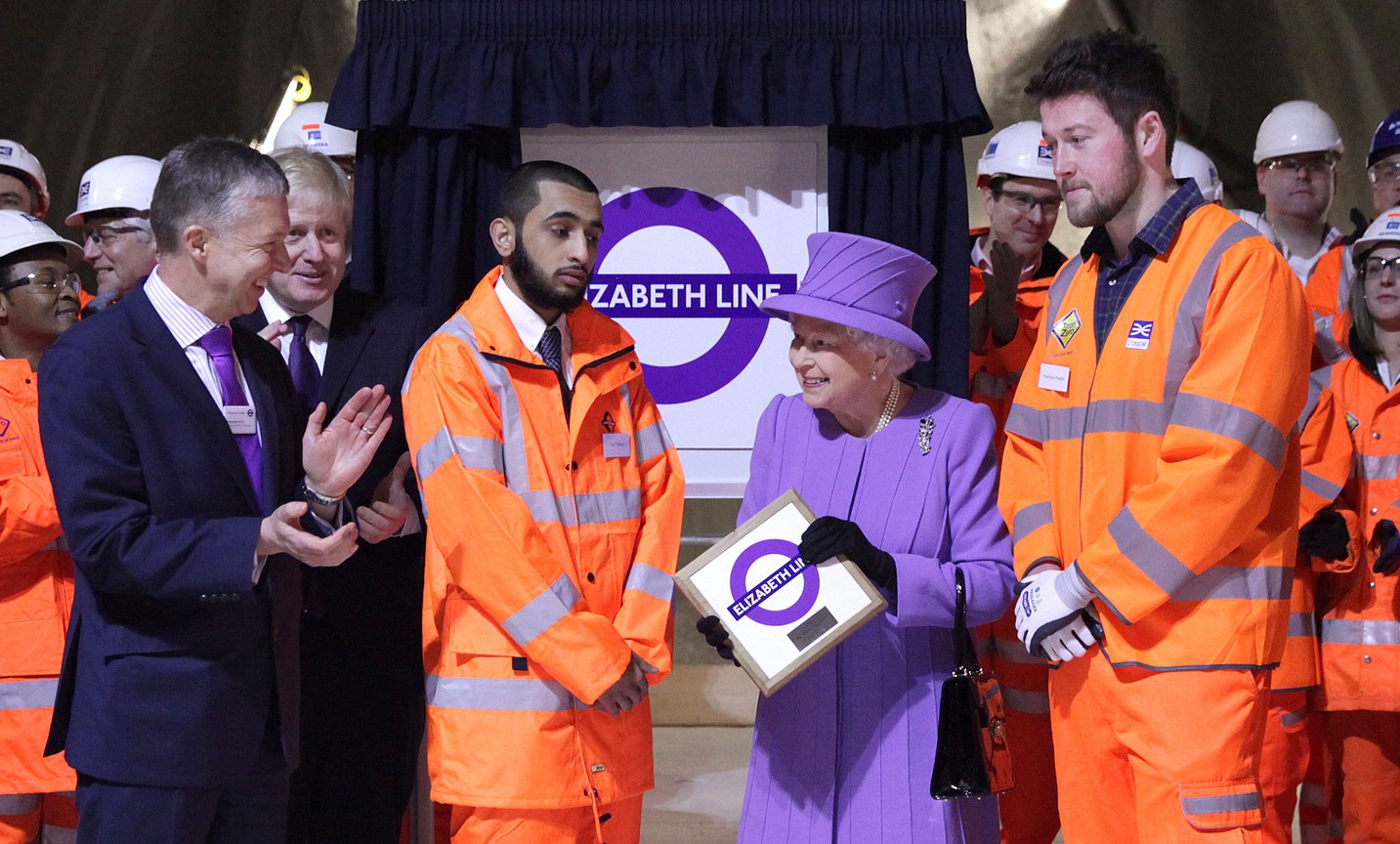 her majesty the queen visits the under-construction crossrail station at bond street_227845