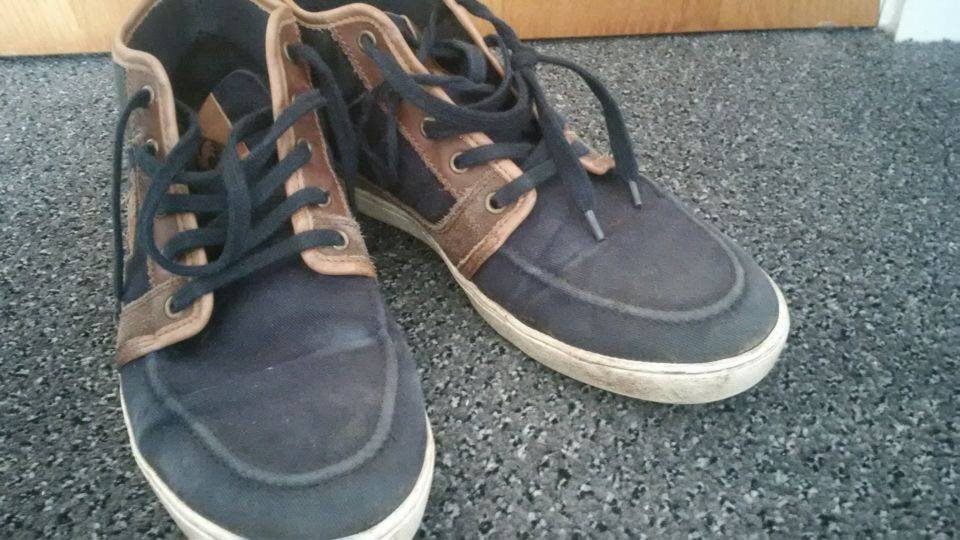 If these are your shoes pls take them away they mess with the feng shui
