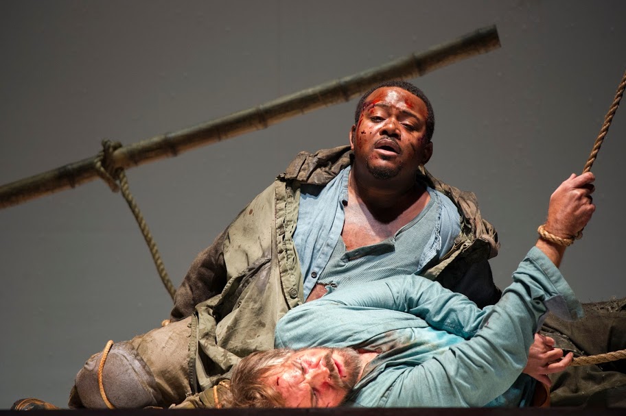 Another still from Iphigénie en Tauride