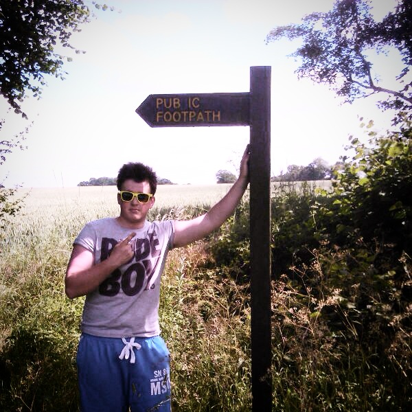 Don't walk the dog in the summer, not even to take pictures of gentle comedy.