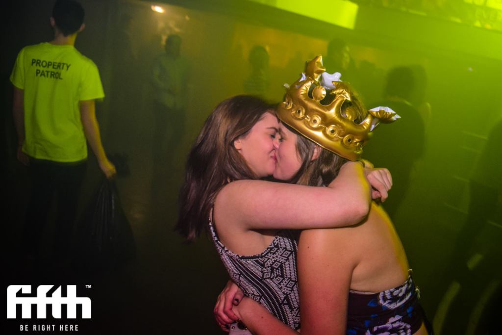 Omg she's kissing the queen