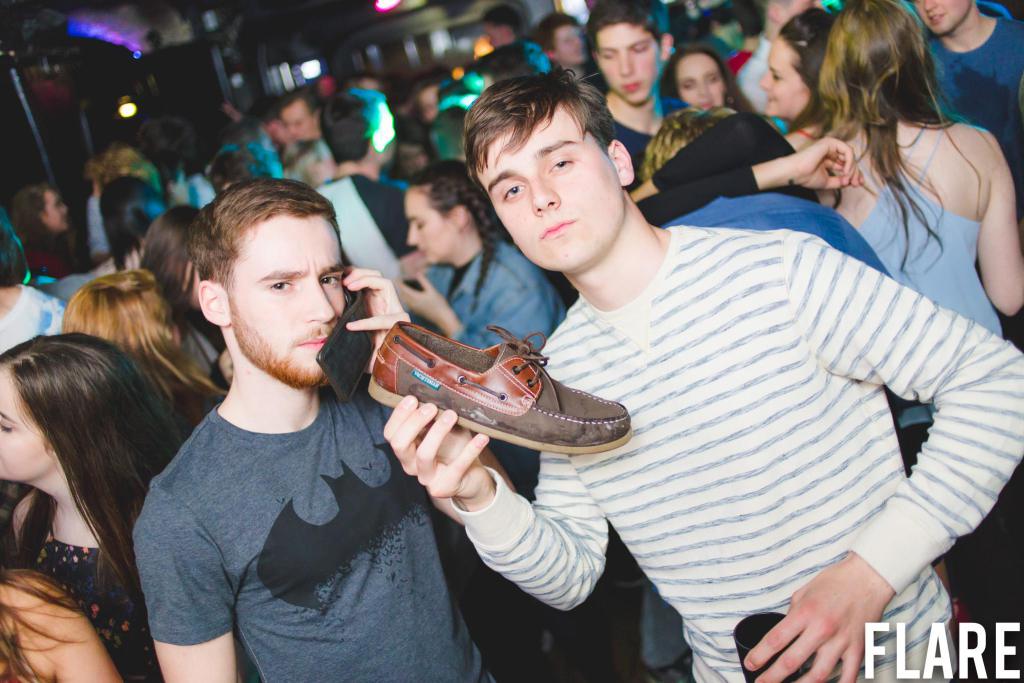 Hello I'd like to report a missing shoe